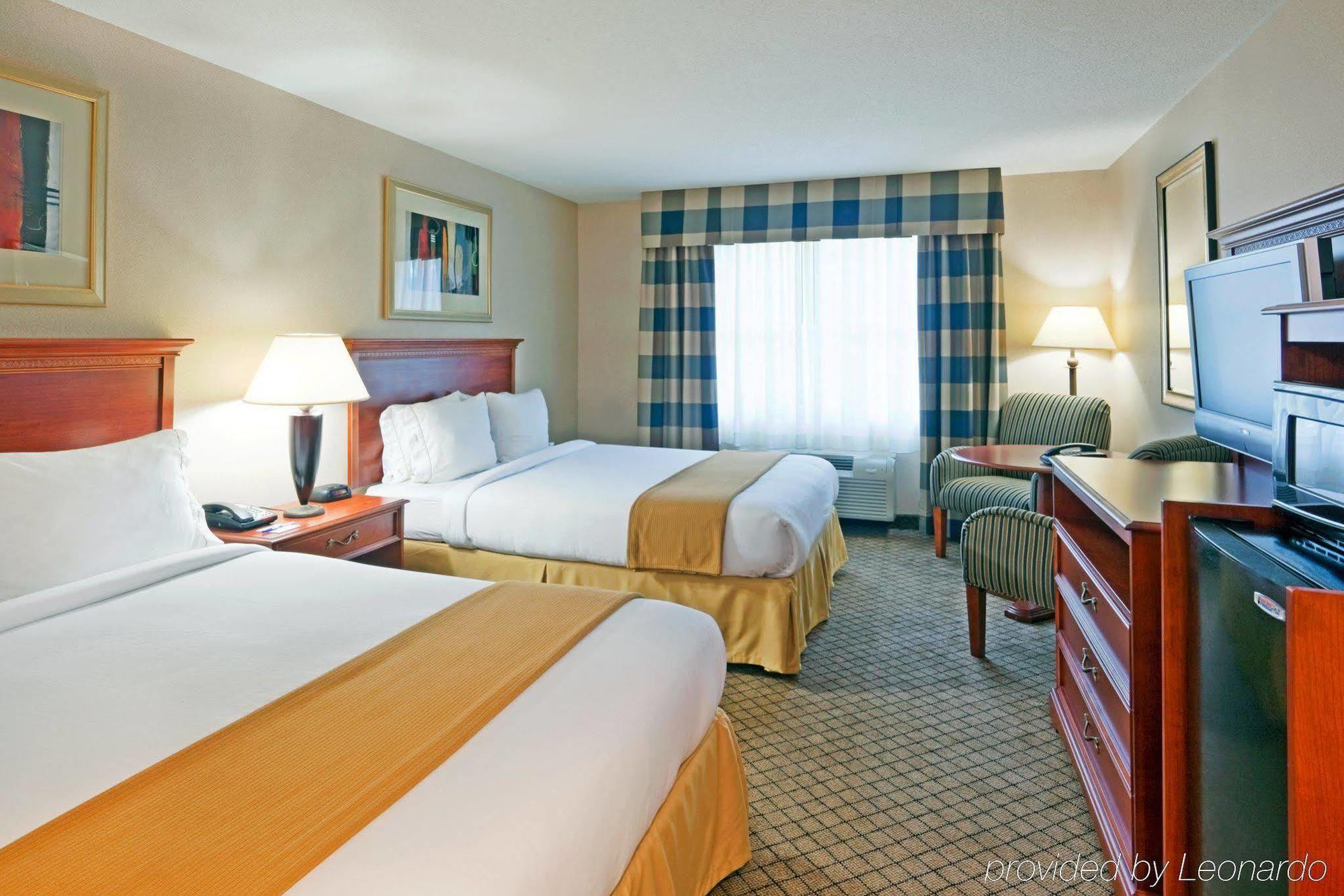 Holiday Inn Express Hotel & Suites Hampton South-Seabrook By Ihg Room photo